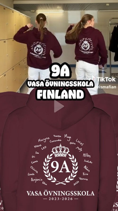 Elever i klasströjor med eget tryck